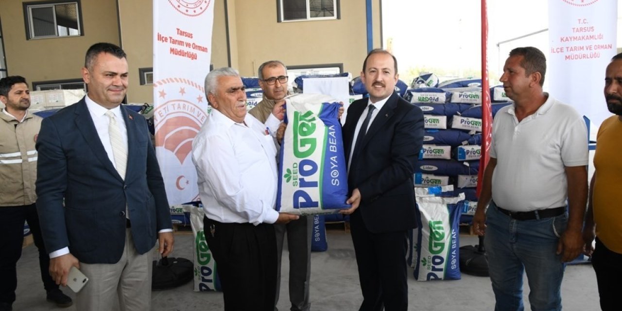 Vali Pehlivan, Tarsus’ta Çiftçilere Soya Tohumu Dağıttı