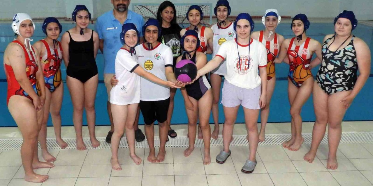 Antalyalı Yüzücülerin Final Heyecanı