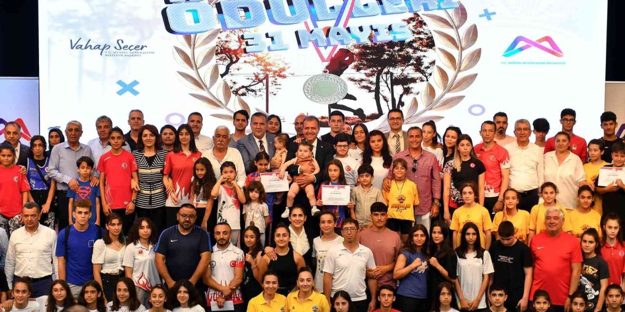 Büyükşehir Belediyesinden Sporcu Ve Antrenörlere 1 Milyon 148 Bin Lira Ödül