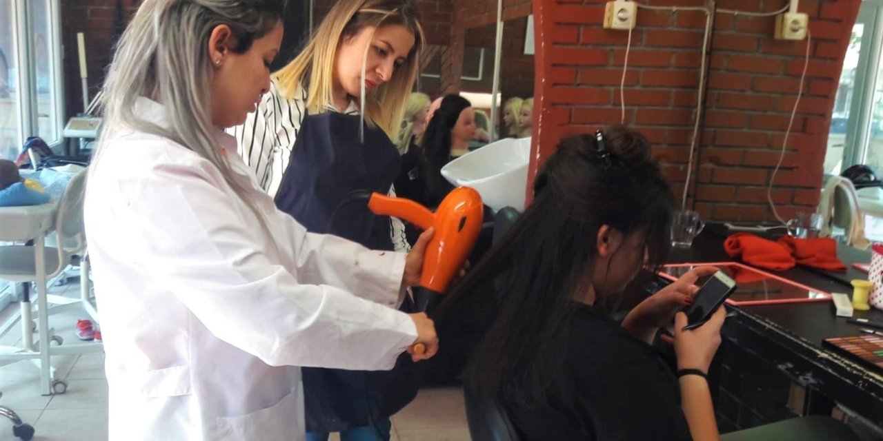 Toroslar Belediyesinin Meslek Kurslarında Kadınlara İş İmkanı