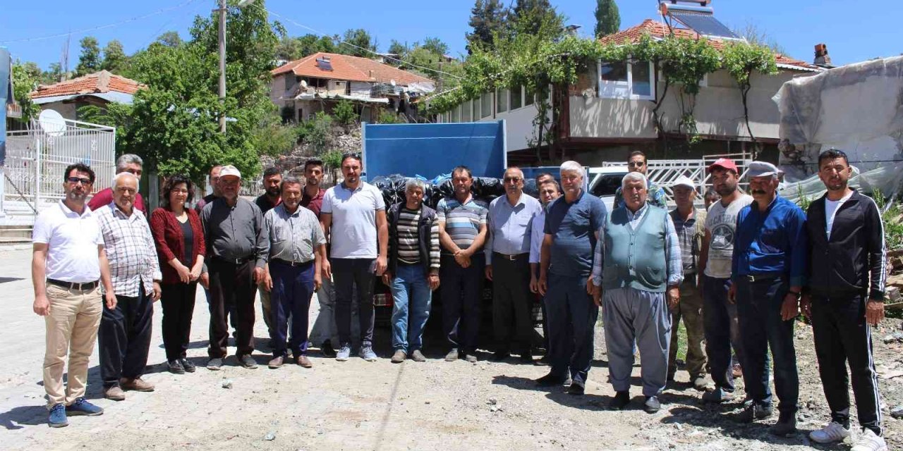 Antalya Büyükşehir Belediyesinden Afetzede Çiftçiye  Naylon Desteği