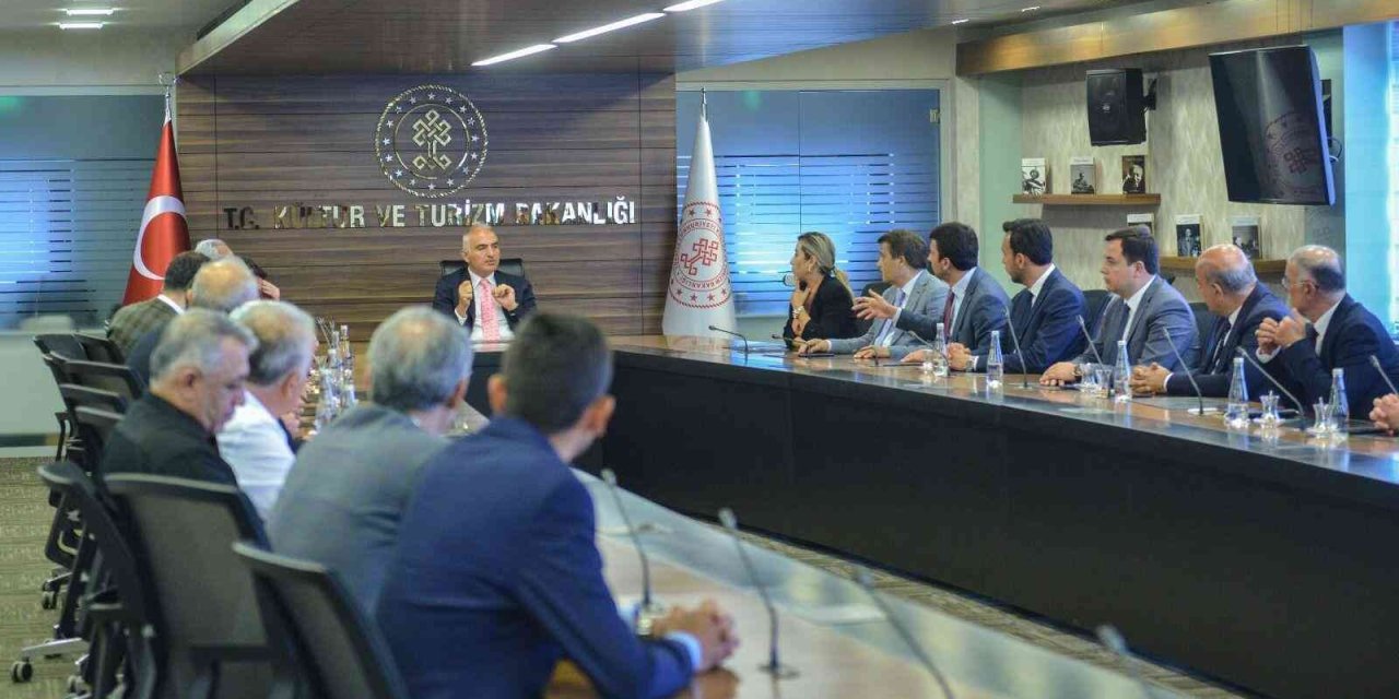 Başkan Tütüncü, Antalya’nın Talepleri Bakan Ersoy’a Aktardı