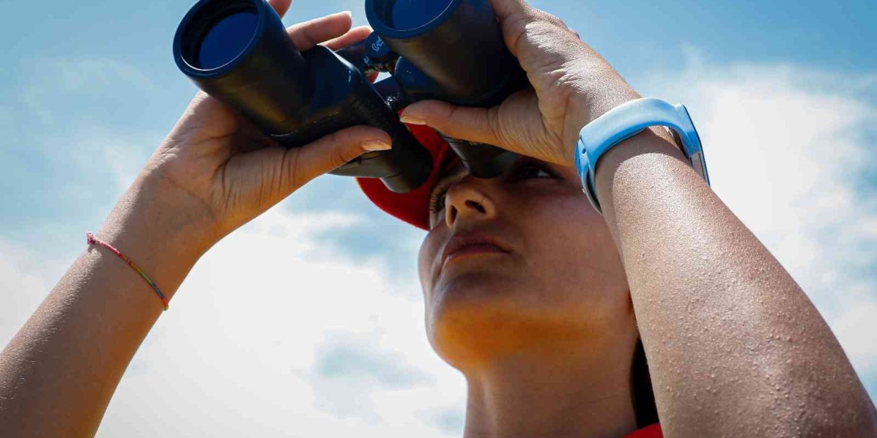 Onları Gören, Boğulma Numarası Yapıyor