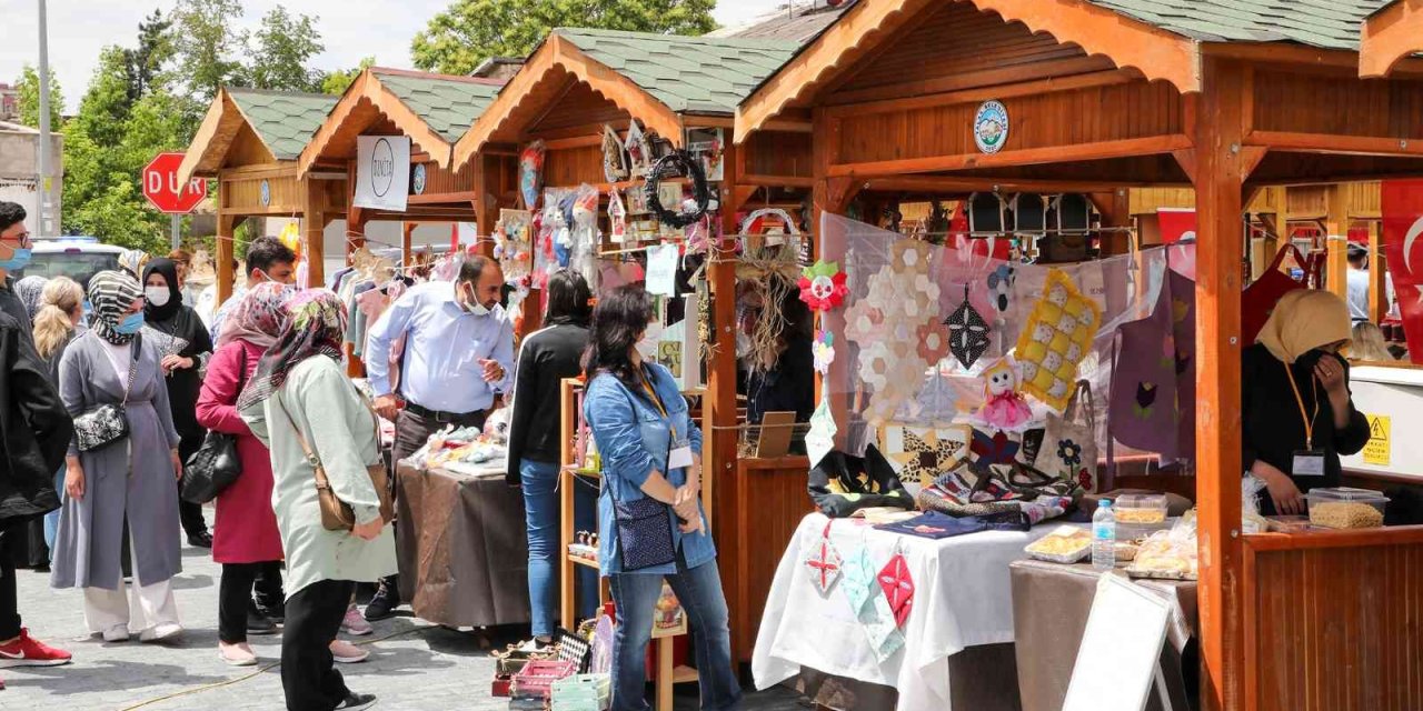 ’maharetli Eller’ Yaza Merhaba Diyecek