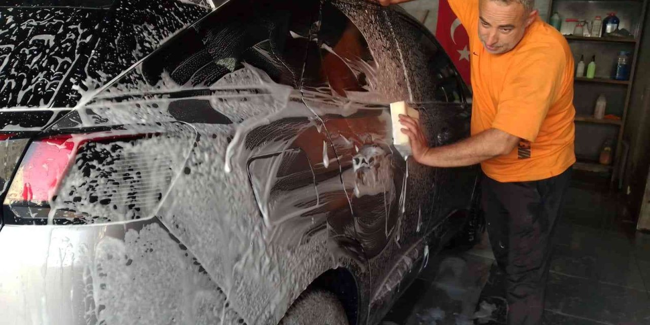 Suriye’den Gelen Toz Fırtınası Oto Yıkamacıları Sevindirdi