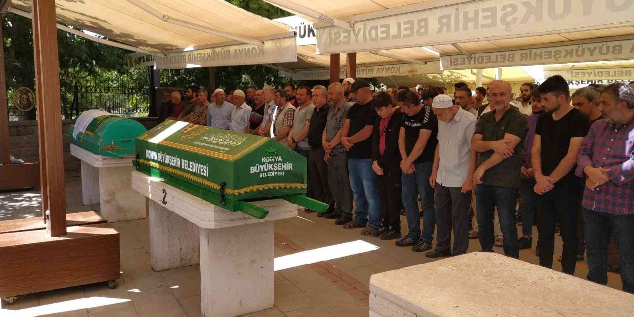 Galata Kulesi Meydanı’nda Kendini Yakan Genç Toprağa Verildi