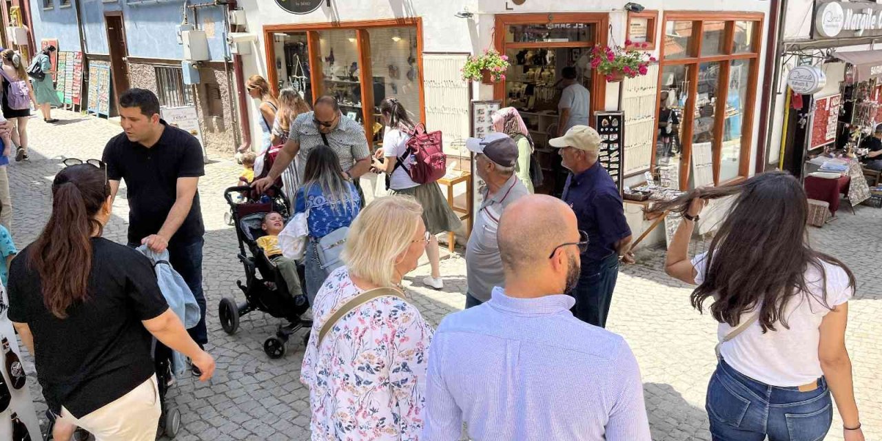 Tarihi Odunpazarı Bölgesinde Hafta Sonu Yoğunluğu