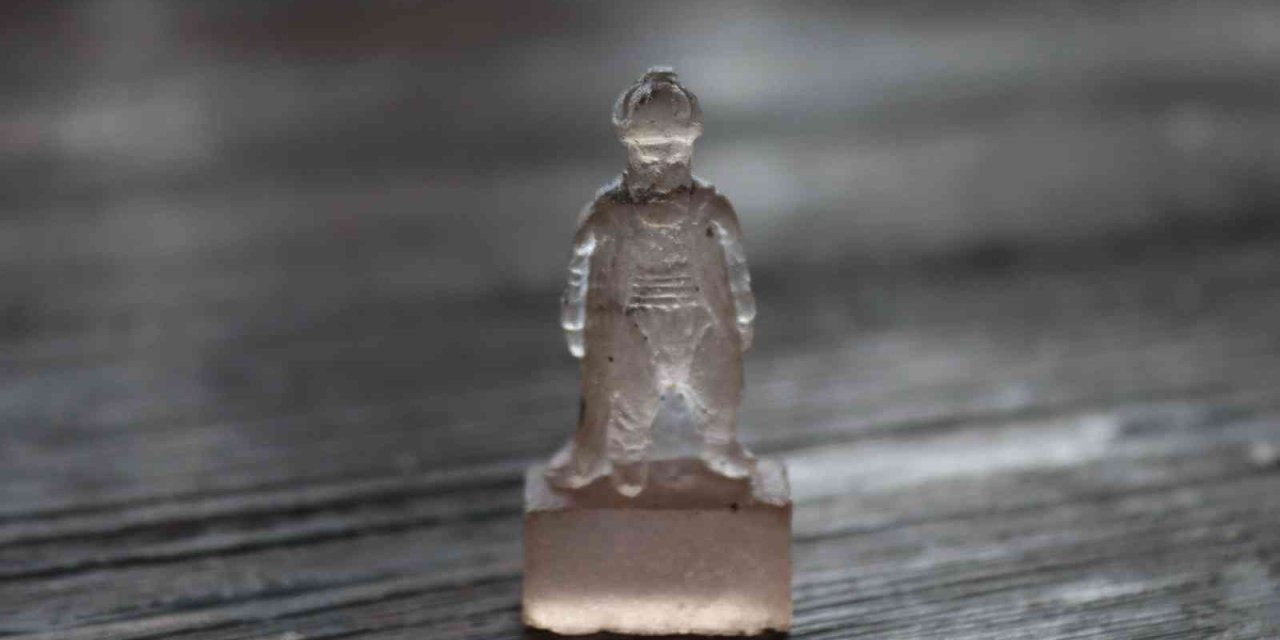 3.3 Santimlik Heykel