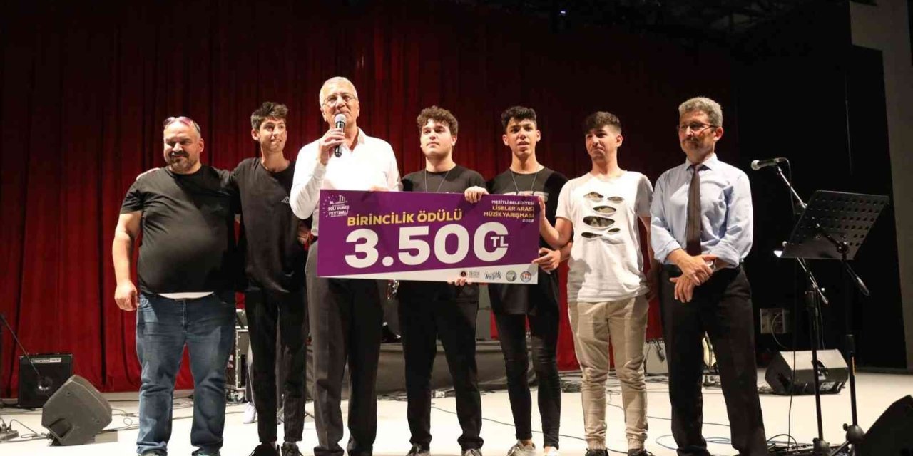 Mezitli’de Liseler Sesleriyle Yarıştı