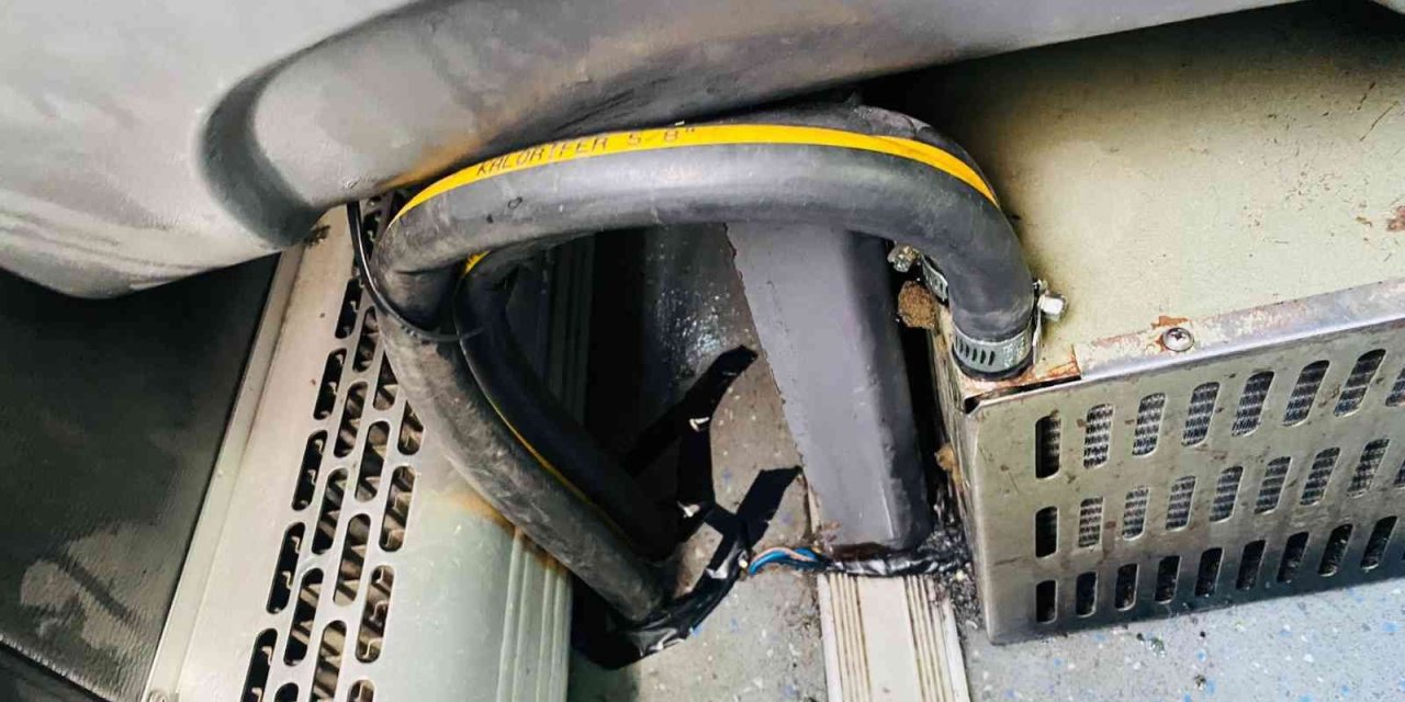 Minibüsün Buhar Borusu Delindi: 4 Yaralı