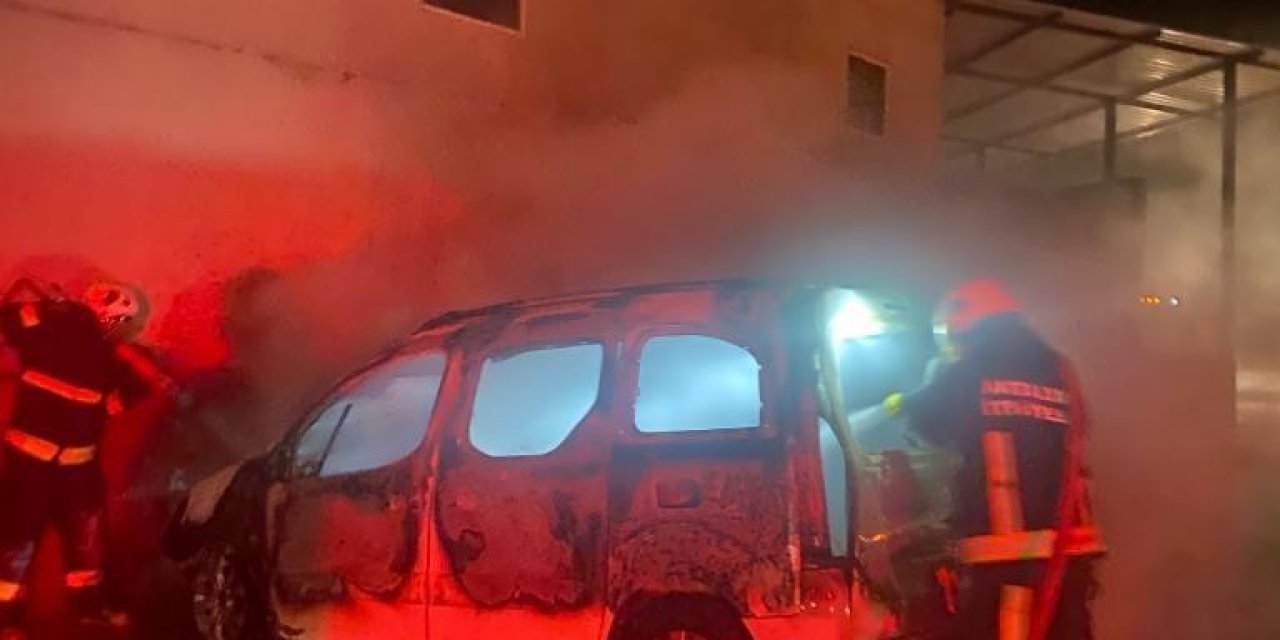 Çıkan Yangında Araç Kullanılamaz Hale Geldi