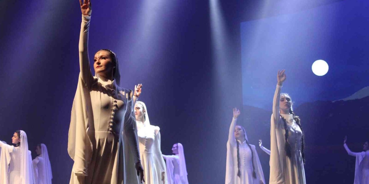 Eskişehirli Sanatseverler "bir Kafkasya Hikayesi Başlangıç” Gösterisinde Buluştu