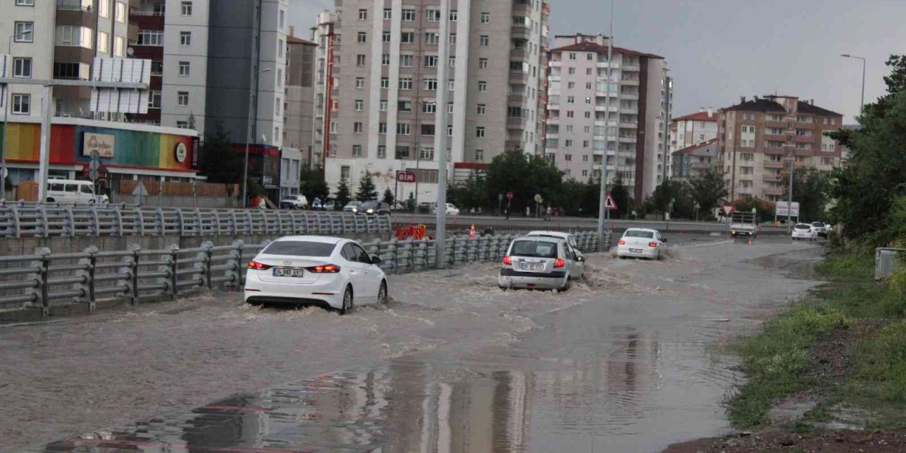 Sağanak Yağış Hayatı Olumsuz Etkiledi