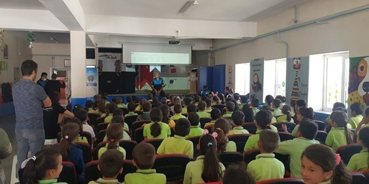 Polis Ekipleri 3 Bin 524 Öğrenciye Eğitim Verdi