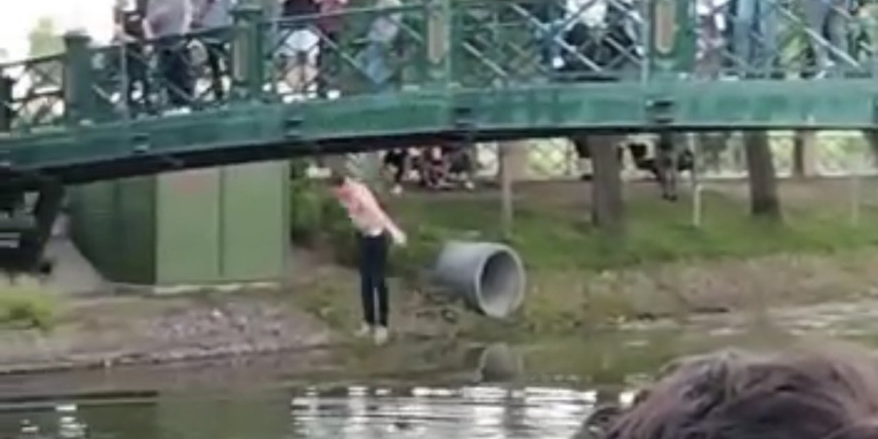 Alkış Eşliğinde Çocukların Tehlikeli Oyunu