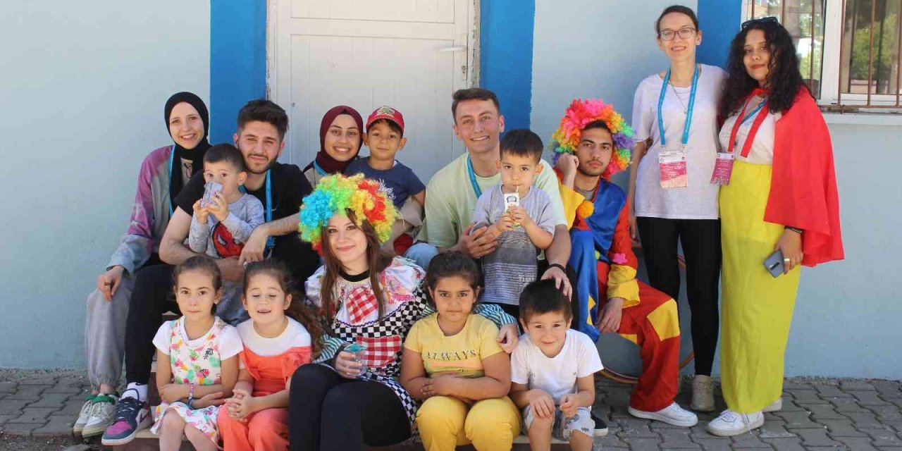 Gönüllü Öğrenciler Minikler İçin Ana Sınıfı Kurdu