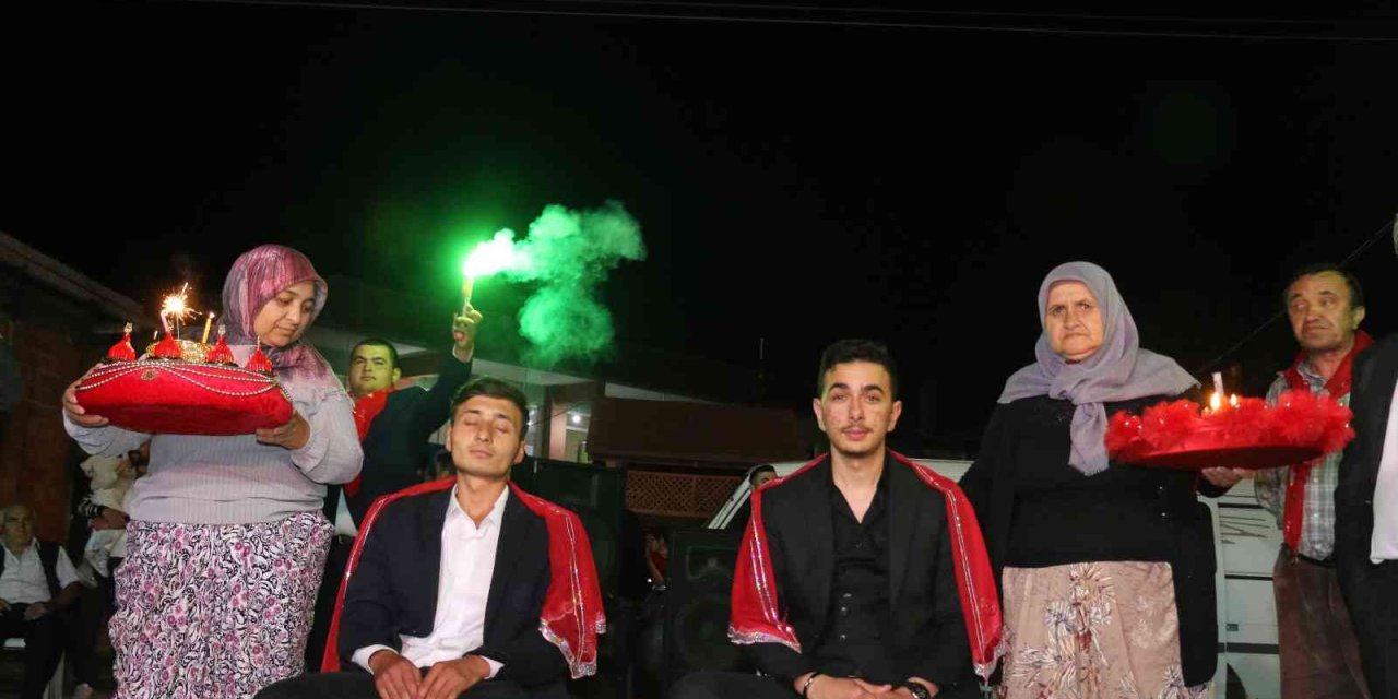 Karaörenli ’kınalı Kuzular’ Askere Uğurlandı