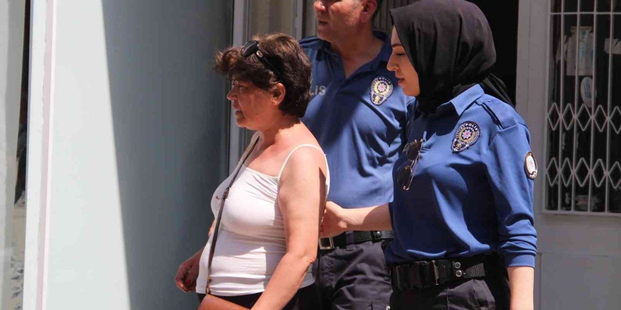 Bir Gün Önce Eşyaları Aşağı Attığı Balkondan Sabah Düşerek Öldü