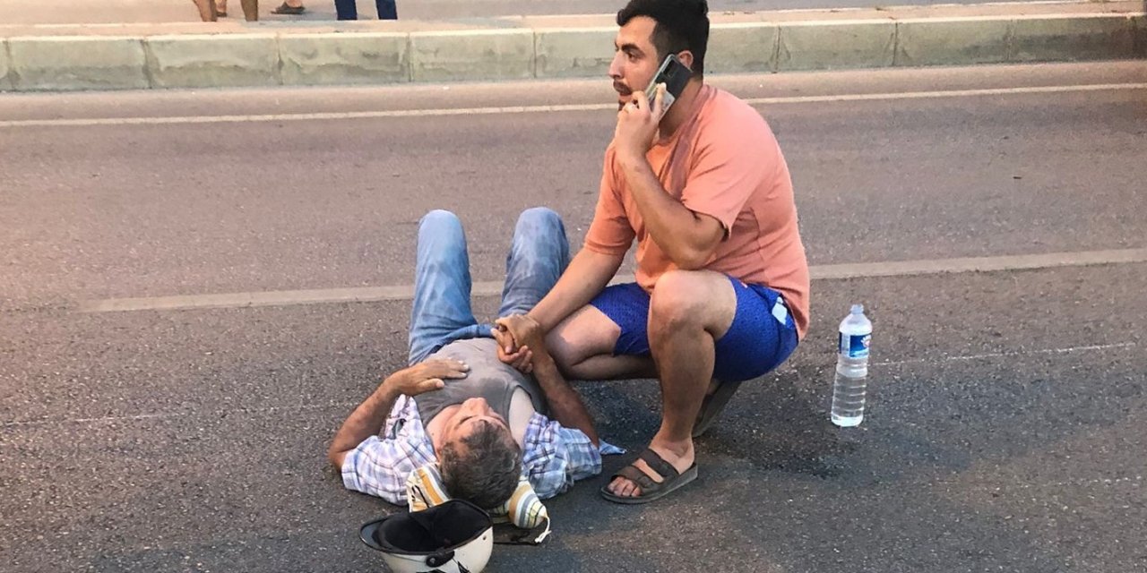 Sağlıkçıdan İzinde Vefa Örneği, Yaralıya Müdahale Etti, Tişörtünü Üzerine Örttü