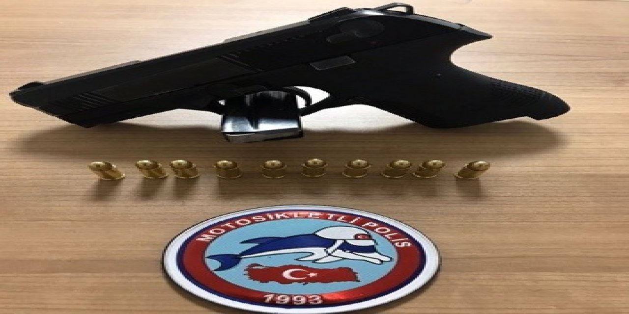 Aranması Olan Şahıs Üzerinde Silahla Birlikte Yakalandı