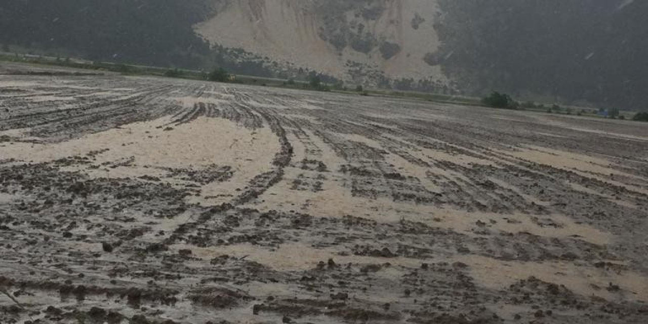 Derebucuk’ta Ekili Araziler Sular Altında Kaldı