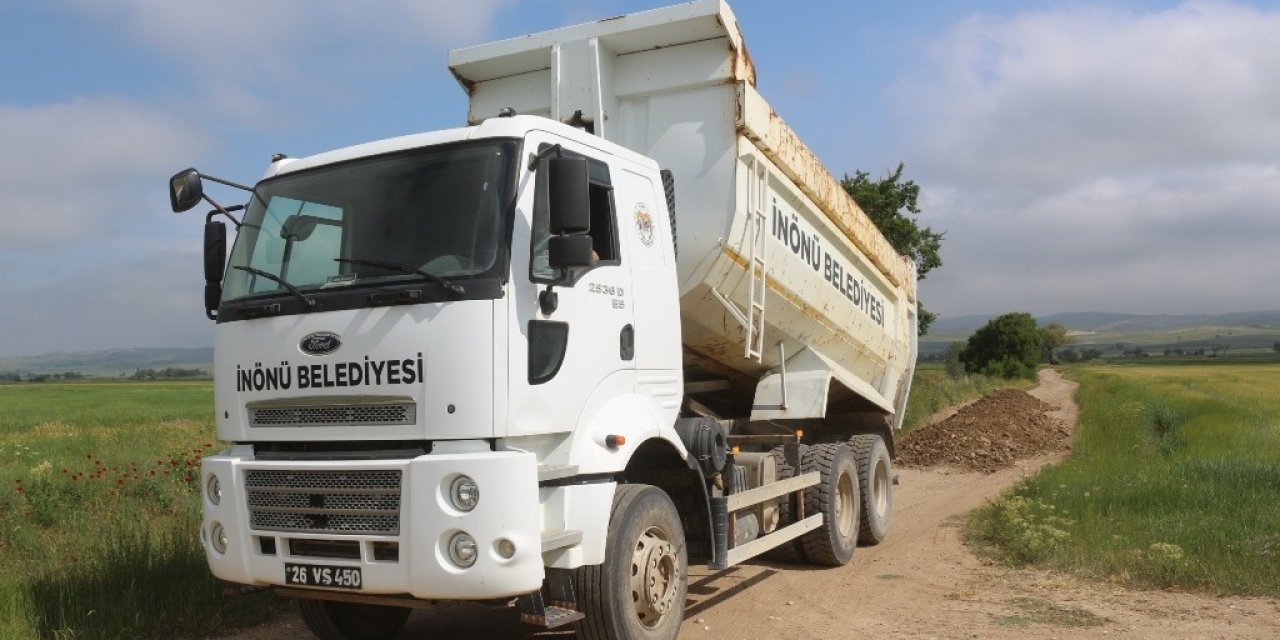 İnönü’de Tarla Yolları Onarılıyor