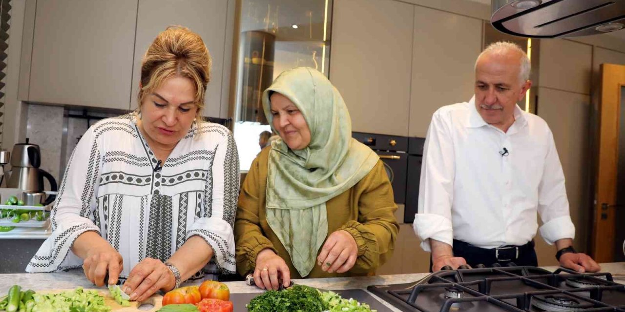 Başkan Gültak, Türk Yemekleri Uzmanı Sahrap Soysal’ı Ağırladı