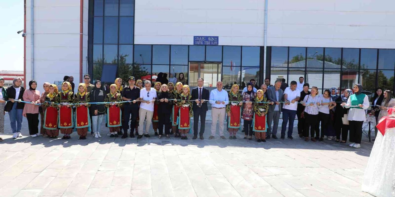 Develi İlçe Protokolü Kyk Kız Yurdu Sergisini Ziyaret Etti