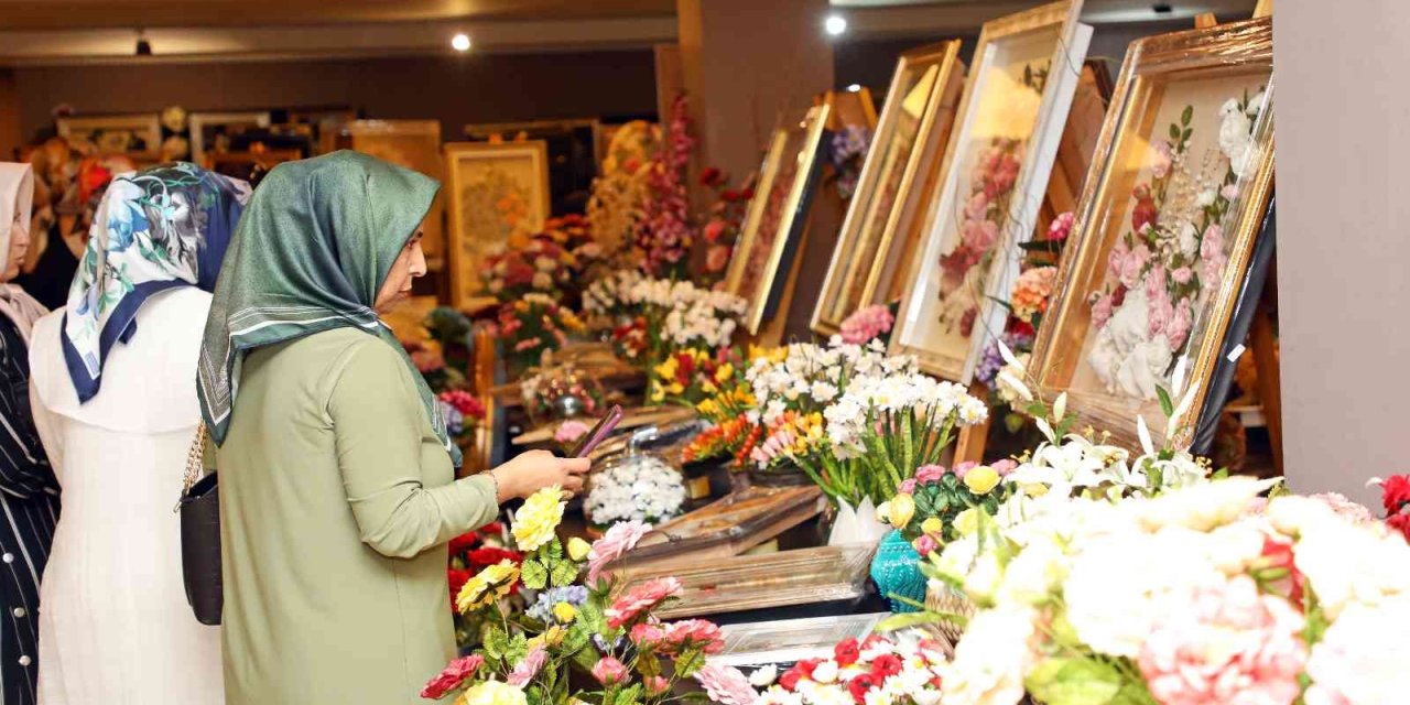 El Emeği Eserler Ziyaretçilerin Beğenisine Sunuldu