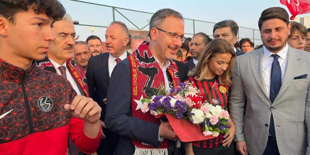 Bakan Kasapoğlu’ndan Eskişehirspor İçin ‘modernize Edilmiş Tesis’ Müjdesi