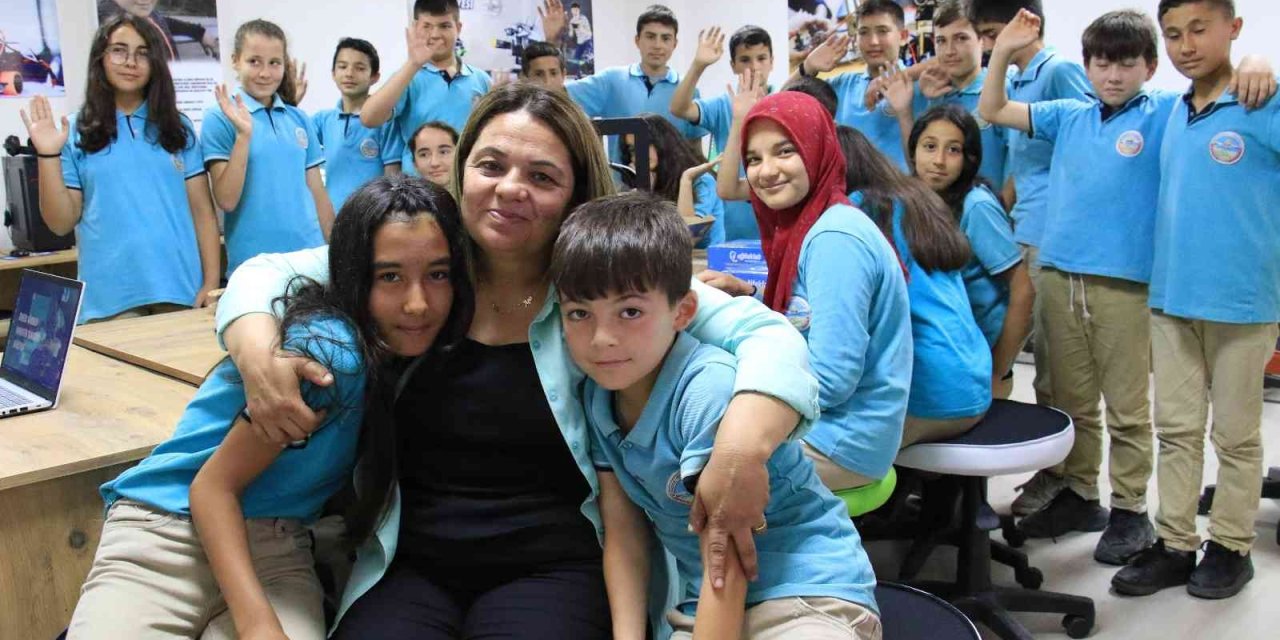 Oğlunu Kazada Kaybeden Anneden Örnek Davranış, Tüm Öğrenciler Çocuğu Gibi Oldu