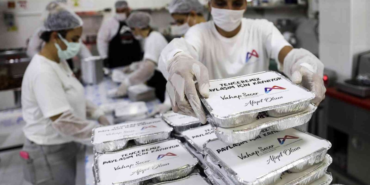 Mersin Büyükşehir Belediyesinin Yemek Hizmeti 3 Milyon Pakete Ulaştı