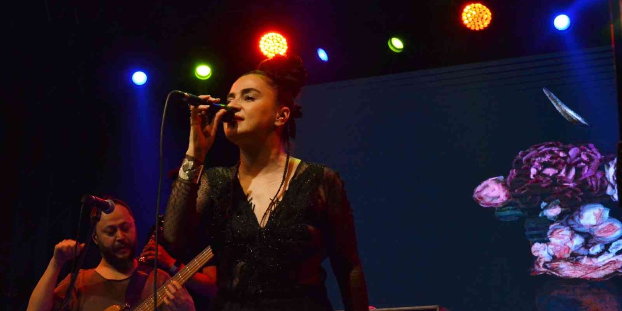 Ceylan Ertem, Tarsus’ta Sevenlerini Coşturdu