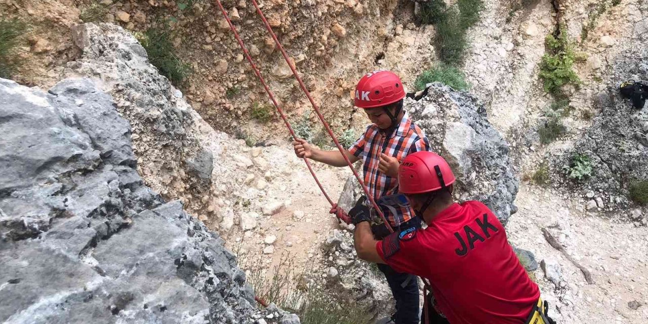 Jandarmadan Öğretmen Ve Öğrencilere Dağcılık Eğitimi