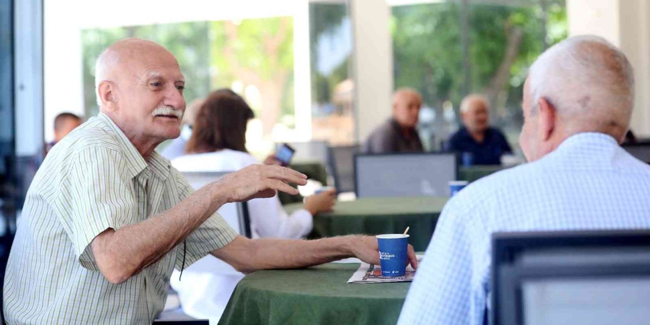 Düden Park Ve İsmet İnönü Emekli Kahvesi Açıldı