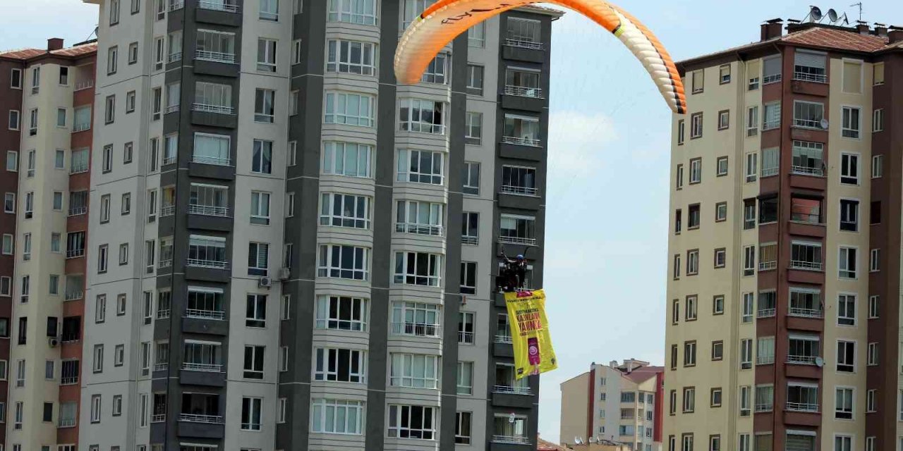 Kadına Şiddete ‘paraşütlü Farkındalık’