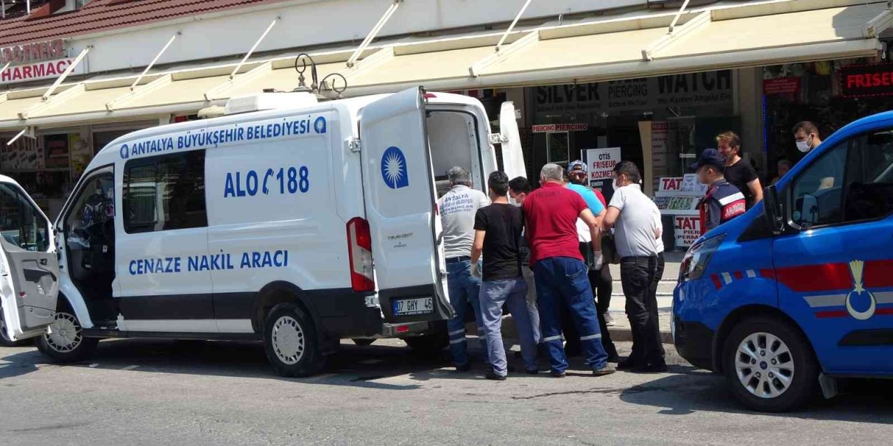 Side’de Tatil Yapan Belçikalı Turist Kaldığı Otel Odasında Ölü Bulundu