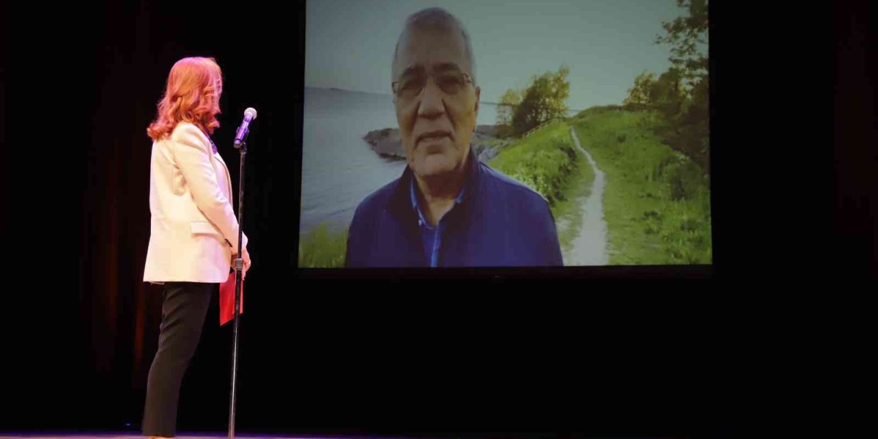 Başkan Tarhan’a “kent Ekonomisi Ve İşletmeciliği” Ödülü