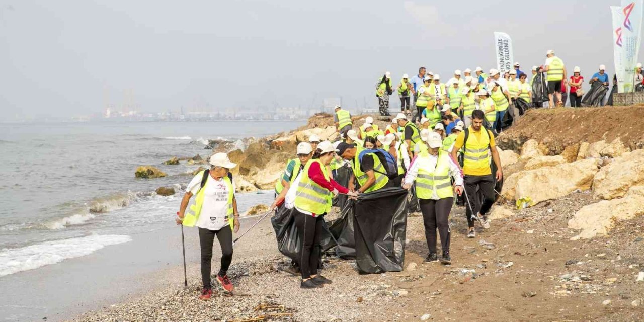 Büyükşehir Belediyesinden Anamur’dan Akdeniz’e Sahil Temizliği