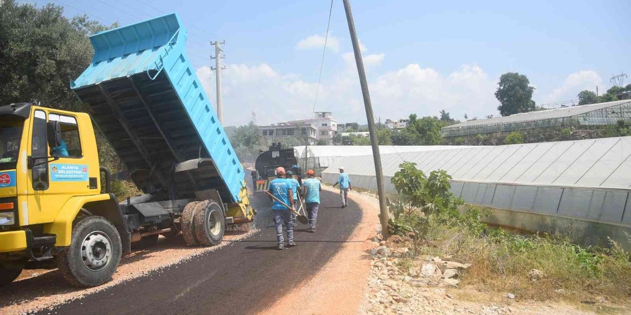 Akdam Mahallesine 2 Kilometre Asfalt Serildi