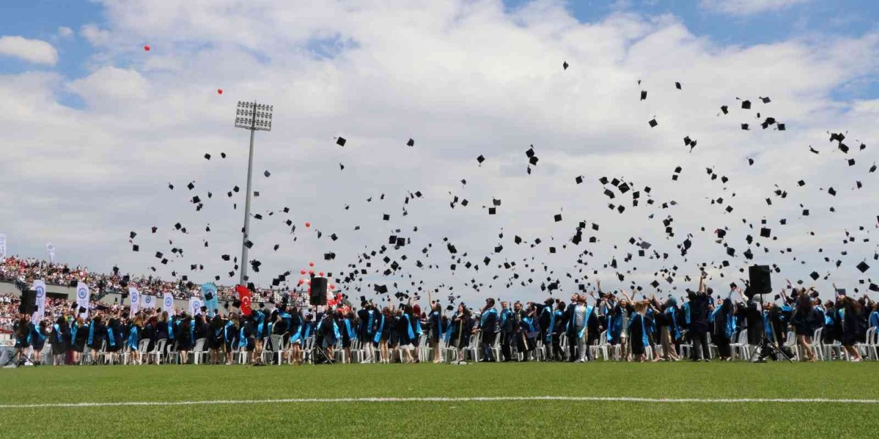 Esogü’de Mezuniyet Coşkusu Devam Ediyor