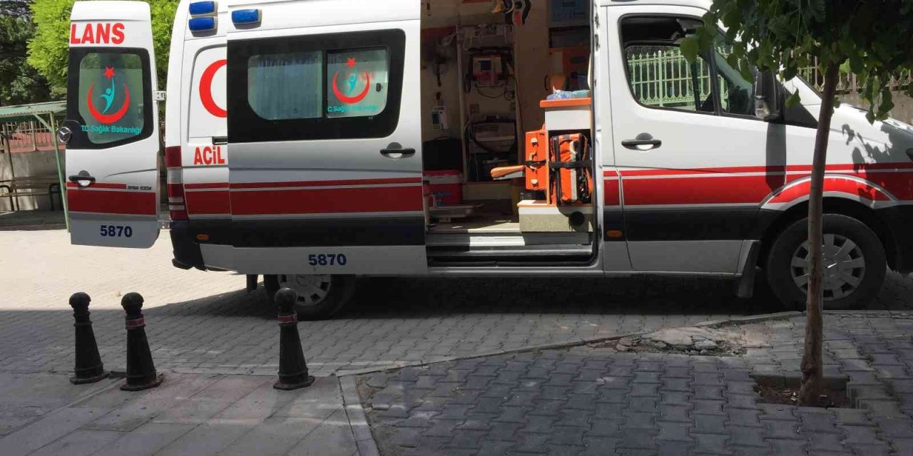 Kontrolden Çıkan Otomobil Takla  Attı: 2 Yaralı