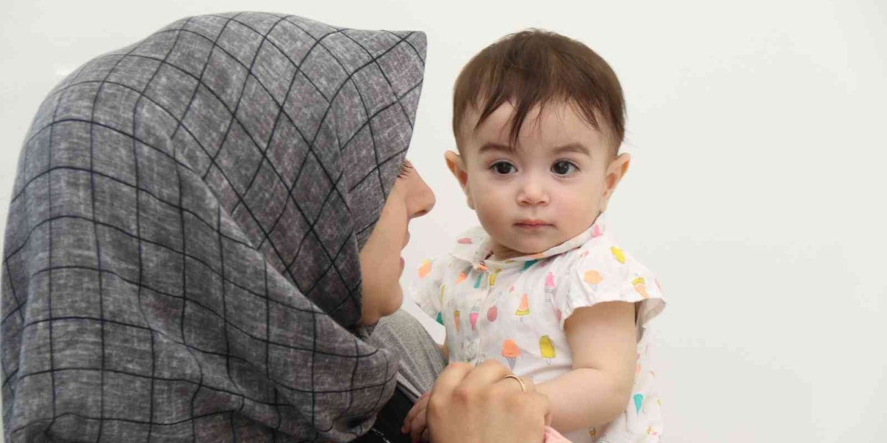 10 Aylık Beren Nisa Bebek Laparoskopiyle Sağlığına Kavuştu