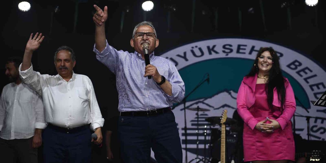 Büyükşehir’in ’yaza Merhaba Festivali’ne Muhteşem İlgi