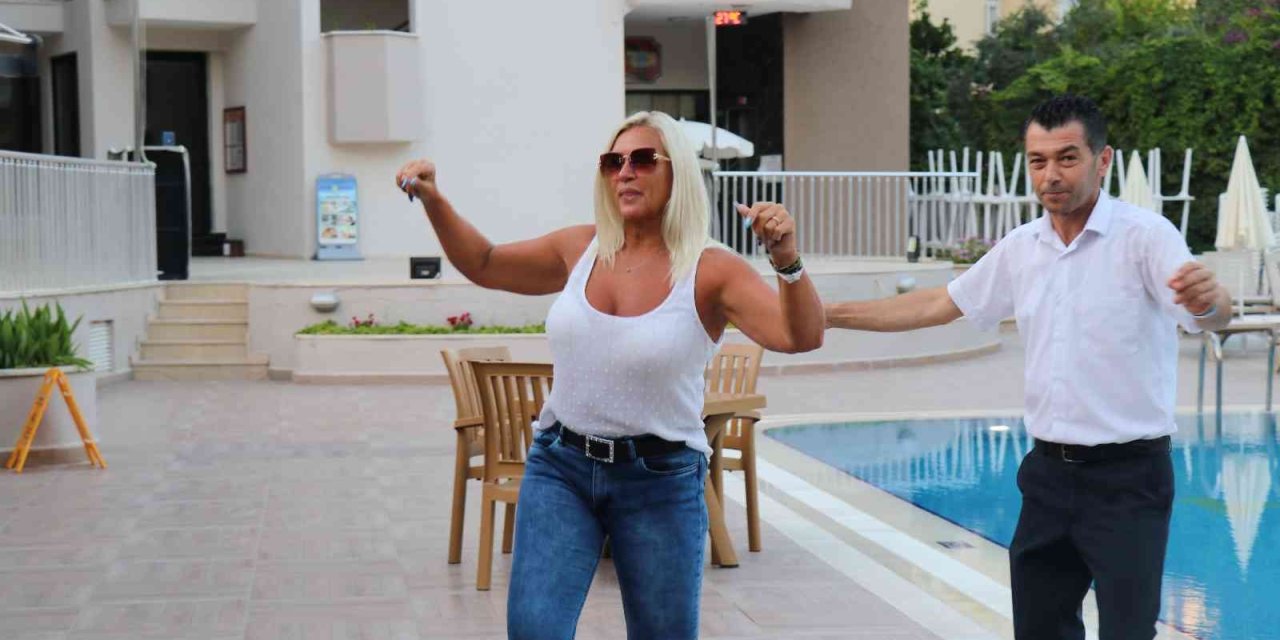 Danimarkalı Sosyal Medya Fenomeni Hemşire, Tanıştığı Taksici Sayesinde Alanya Aşığı Oldu