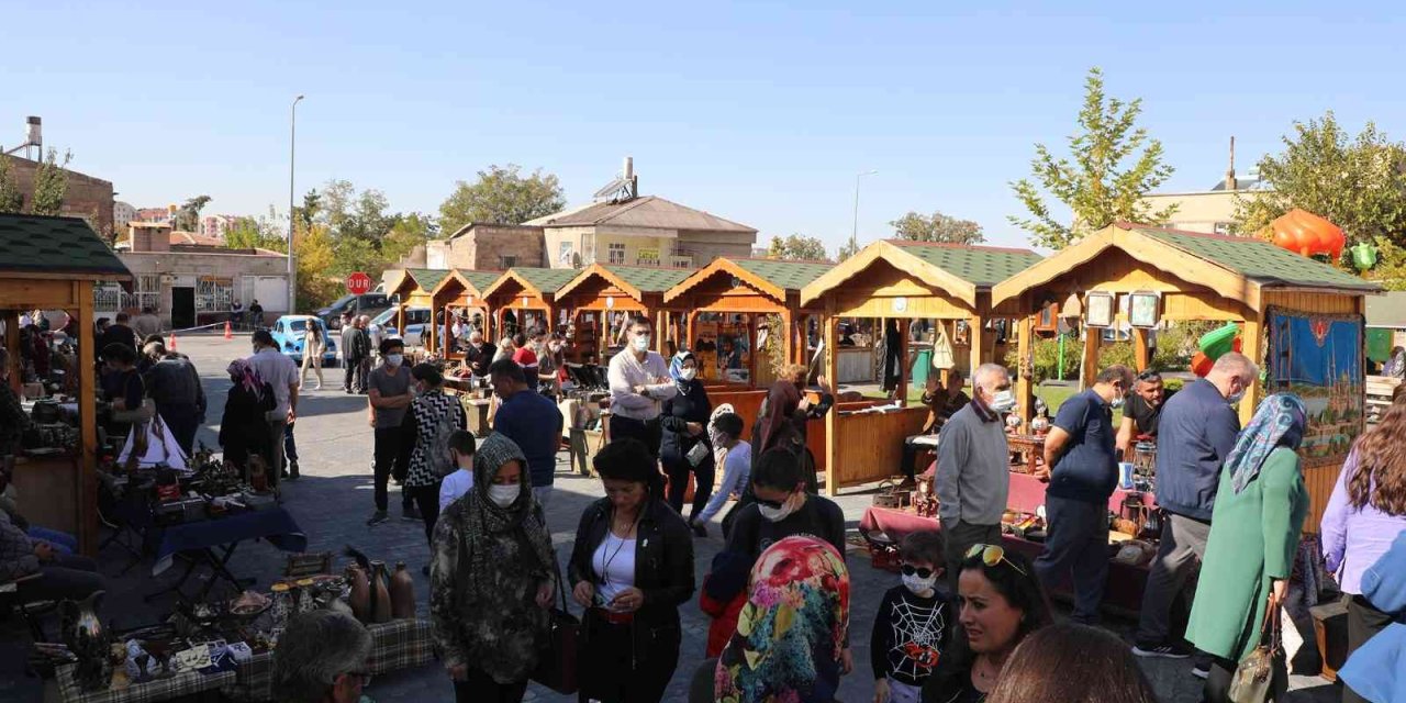 Talas’ın Vazgeçilmezi ‘antika Pazarı’  Hız Kesmeden Devam