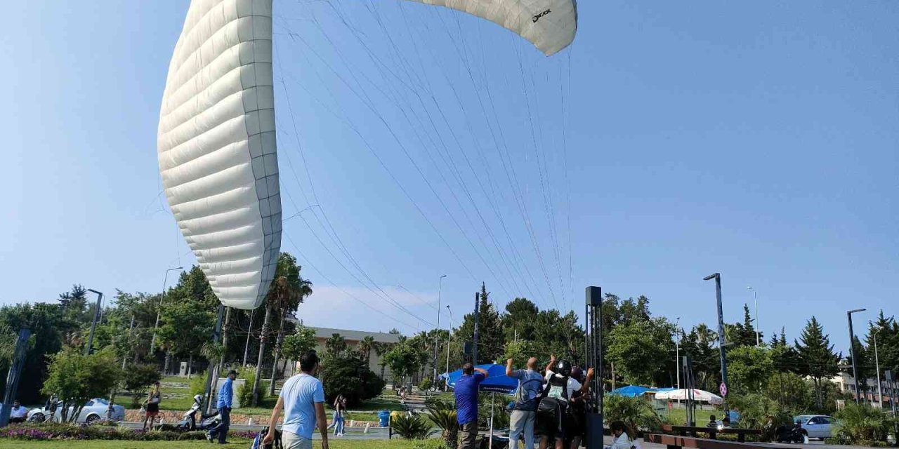 Uçuşa Yasak Bölgede Yamaç Paraşütünden Vazgeçmiyorlar