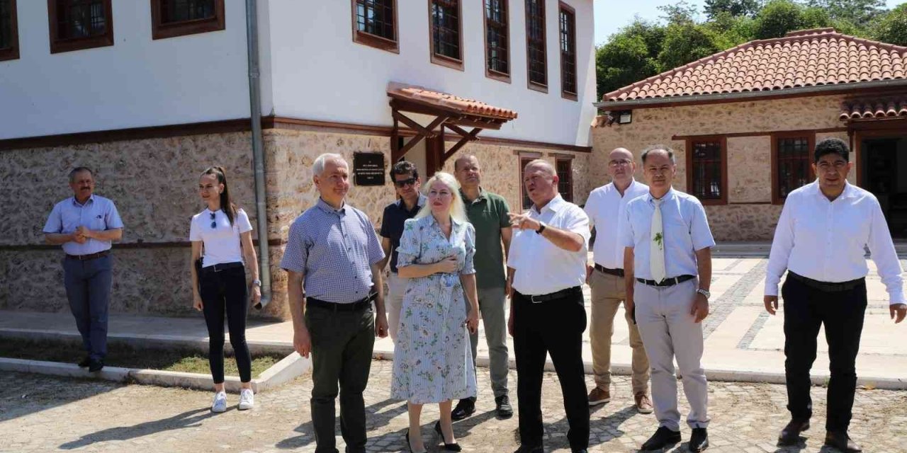 Rektör Özkan: "üniversitemiz Ve Batem, Araştırmalarıyla Antalya Tarımına Öncü Olmaya Devam Ediyor"