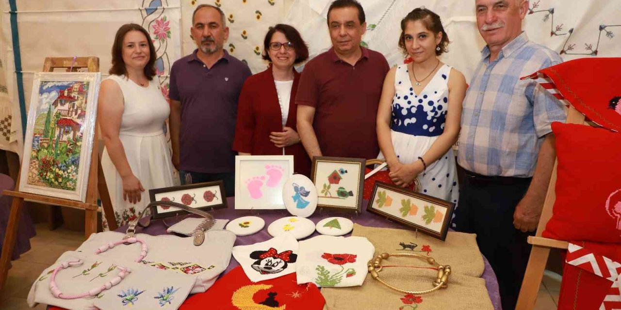 El Emeği Eserler Yıl Sonu Sergilerinde