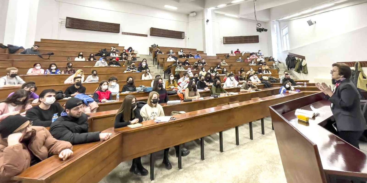 Anadolu İibf Yarım Asrı Aşan Tecrübesiyle Başarılı Mezunlar Vermeye Devam Ediyor